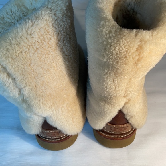 Ugg Australia Shearling Boots with Leather - Picture 7 of 14